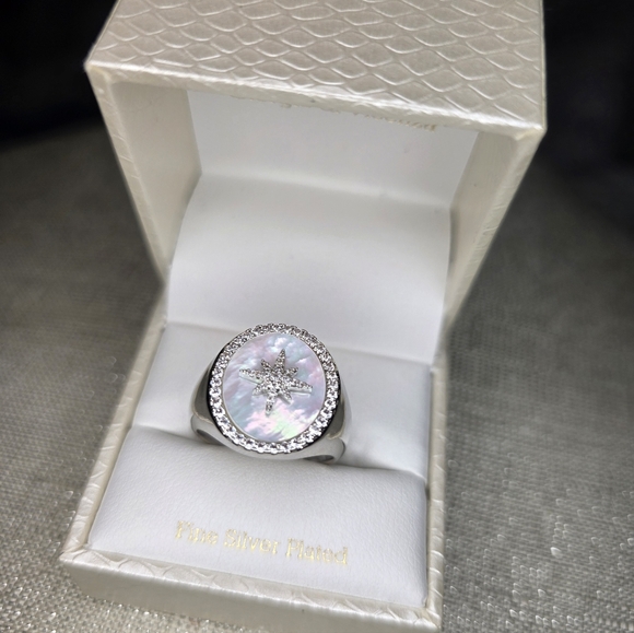 Giorgio di Vicenza Jewelry - Giorgio di Vicenza Silver Starburst Ring with Mother of Pearl Size 8